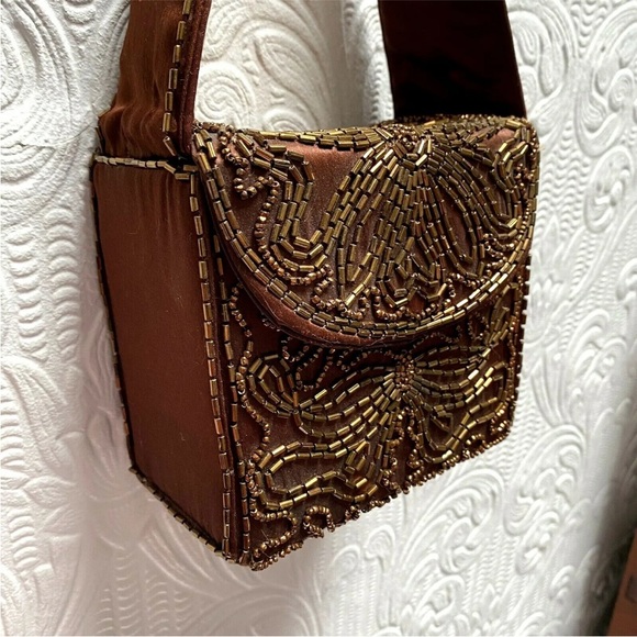 BEAUTIFUL Vintage 1940’s Carnival Glass Beaded Brown Silk Box Purse - Picture 2 of 11